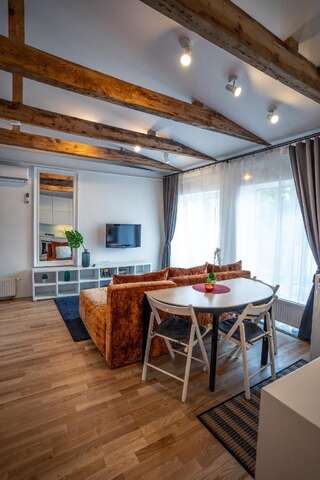 Апарт-отели Alpetri Apartments Каунас Номер-студио с балконом-1